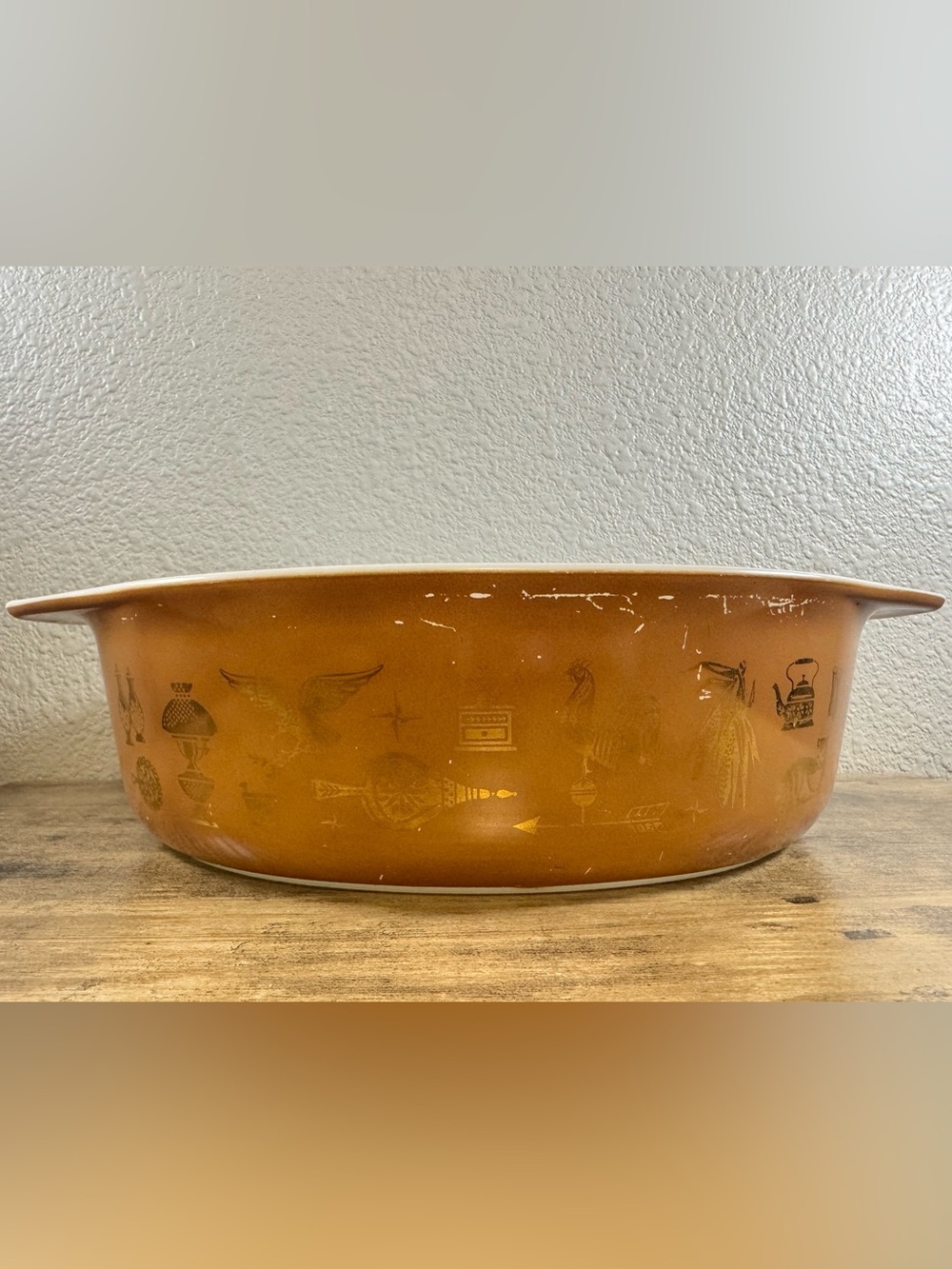 Pyrex Brown Glass Casserole with Gold Motif - Picture 2 of 8
